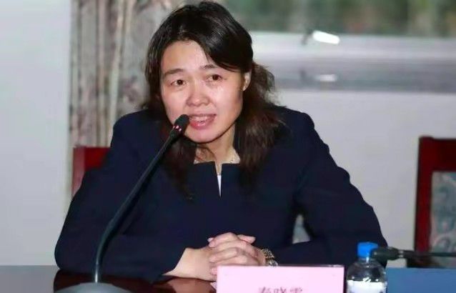 日本老师扒裙子打屁股网站